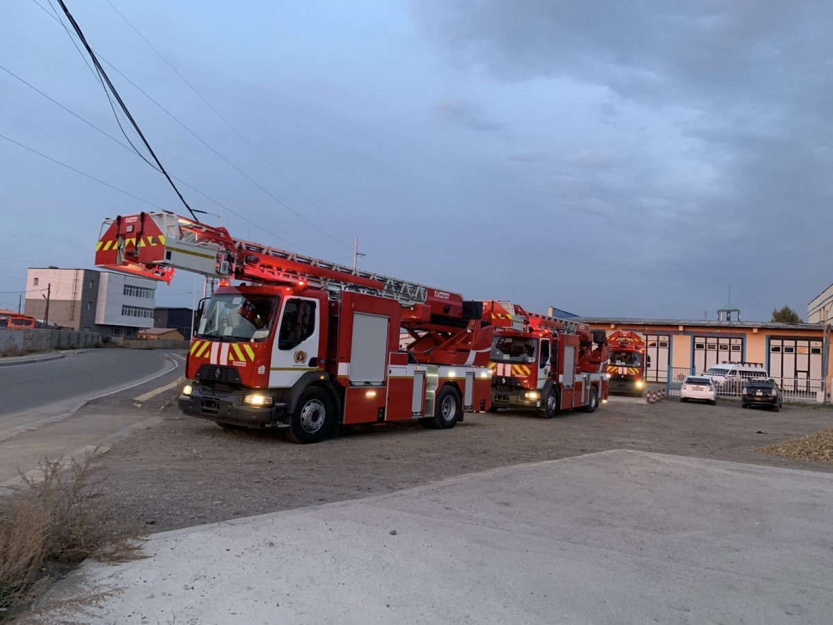 Онцгой байдлын 32, 42 метр урттай автомашинууд үүрэг гүйцэтгэж эхэллээ